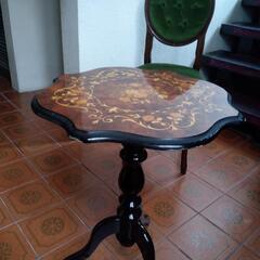 アンティーク　テーブルと椅子