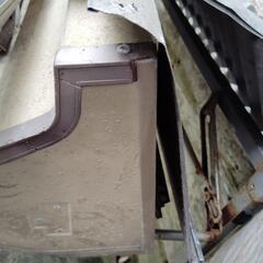 シャッター　横約190センチ　2個セット　真ん中レール芯棒などあります　画像で判断お願いいたします。小屋など作られる方古民家　車庫など作られる方いかがでしょうか?　シャッター2個セットの値段