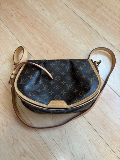 LOUIS VUITTON カバン