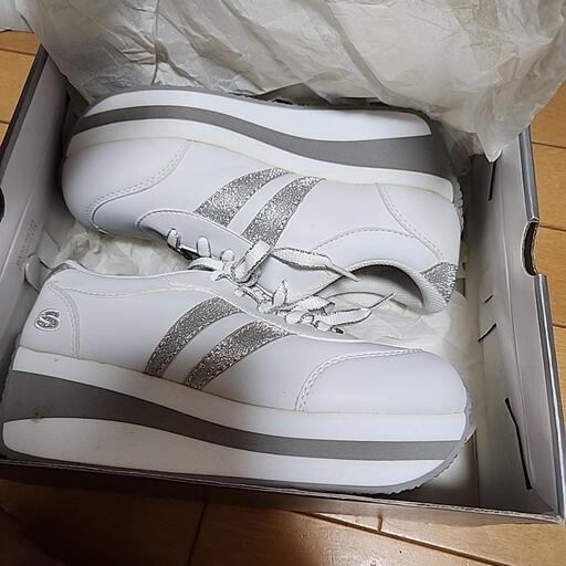 SKECHERS USA 靴売ります