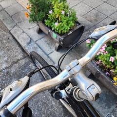 クロスバイク　２７インチ　６変速　カゴ　雨カバー　付き　黒　配達可能