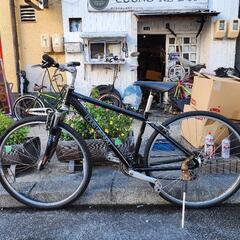 クロスバイク　２７インチ　６変速　カゴ　雨カバー　付き　黒　配達可能