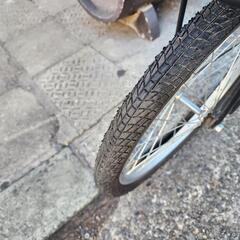 ＪＥＥＰ　折りたたみ自転車　２０インチ　６変速　カゴ　付き 黒　配達可能