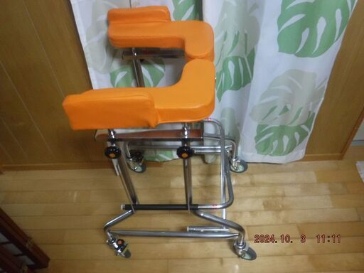 リハビリ　大人用歩行器　中古品