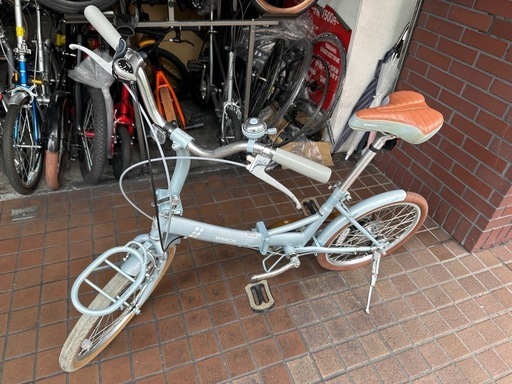 20インチ　外装6段変速付き折り畳み自転車　カラータイヤ　グレー