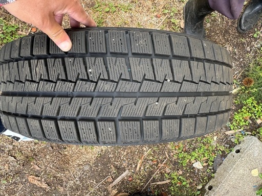 スタッドレス　215/60r16 95r\n