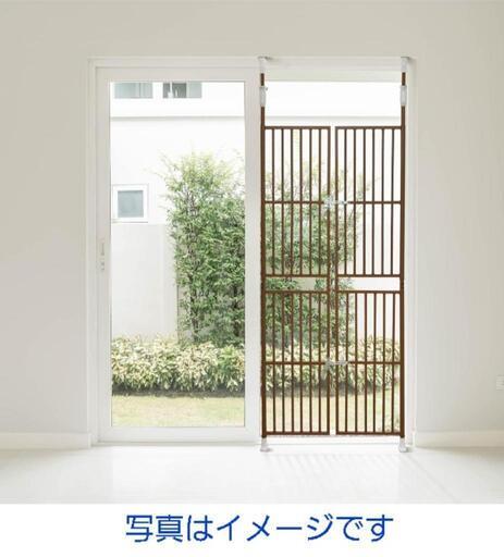 13h ペットゲート 脱走防止 柵 ロック付き ドア フェンス 留守番 スチール 廊下 玄関 飛び出し防止 ブラウン y100703h