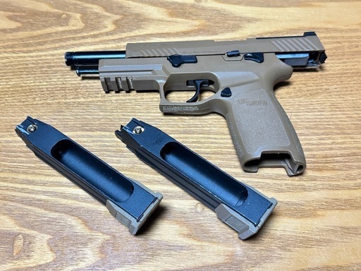【販売済】サバゲー_エアガン_co2ガスガン_SIGシグ_M17_マガジン2個