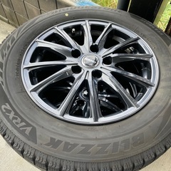 新品購入後ヤリスクロスにワンシーズン履いてました。