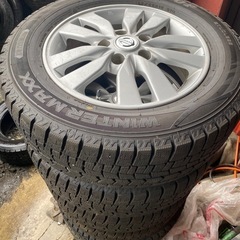 ダンロップ　冬タイヤ　2022年製　195/65R15 バリ溝