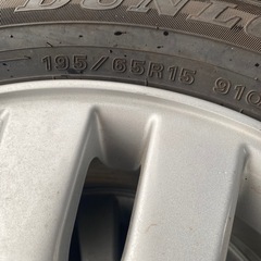 ダンロップ　冬タイヤ　2022年製　195/65R15 バリ溝