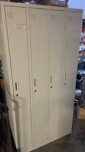 ロッカー4連　新中古並み