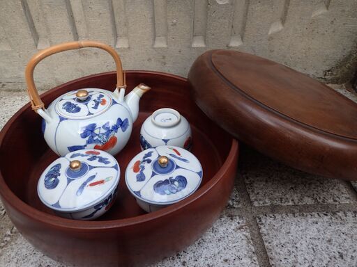 急須と湯呑み　茶櫃入り