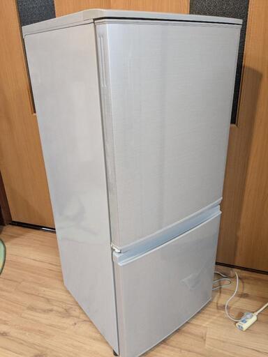 ■　冷蔵庫、SHARP、137Ｌ、2ドア冷凍冷蔵庫、シルバーグレー、山梨県甲斐市