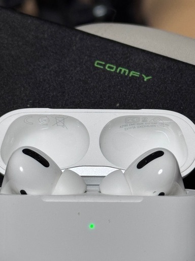 AirPods Pro 完全ワイヤレスイヤホン　Apple ノイズキャンセリング　iPhone との連携簡単