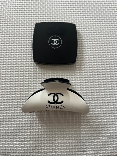 CHANEL ヘアクリップ andハンドミラー