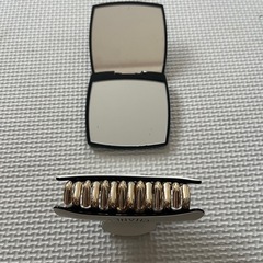 CHANEL ヘアクリップ andハンドミラー