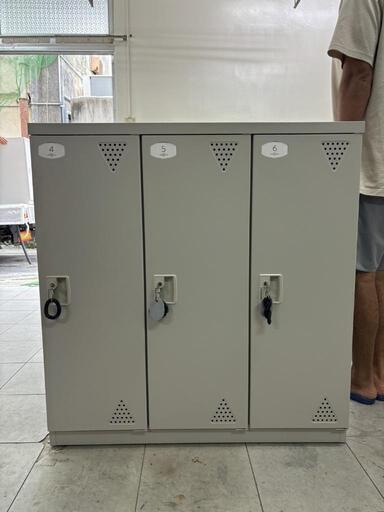 ロッカー3人用鍵付き