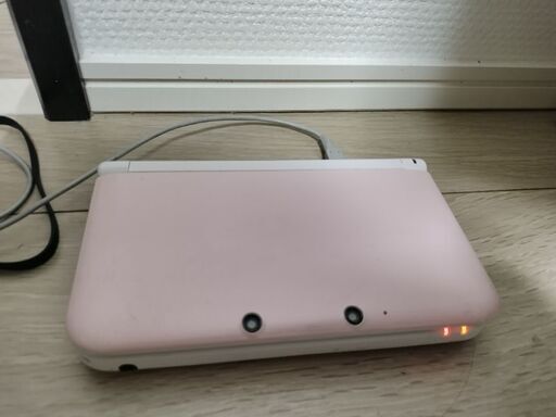 3DSLL ピンク×ホワイト 充電器あり