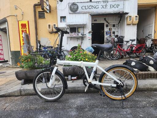 ＪＥＥＰ　折りたたみ自転車　２０インチ　６変速　カゴ　付き　白　配達可能
