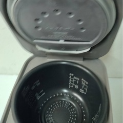 おすすめ品👀 炊飯器🍚 ５合炊き🧚🏻‍♀️ HITACHI 2020年🌈 圧力＆スチーム ふっくら御膳 シャンパンホワイトRZ-TS104M 