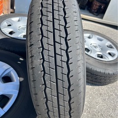 ハイエース純正ホイール2023年式、新品タイヤセット走行10キロ