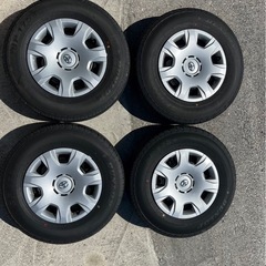 ハイエース純正ホイール2023年式、新品タイヤセット走行10キロ