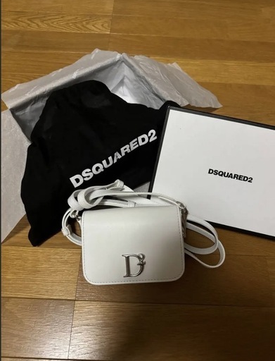 10月23日取引できる方限定！！DSQUARED2 ホワイト ショルダーバッグ  黒ニーハイブーツセット