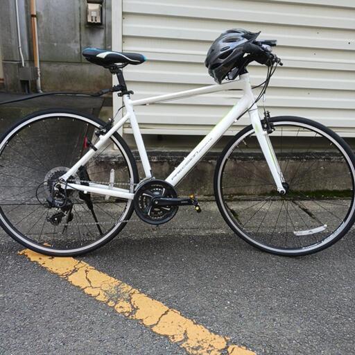 大人用自転車とヘルメット