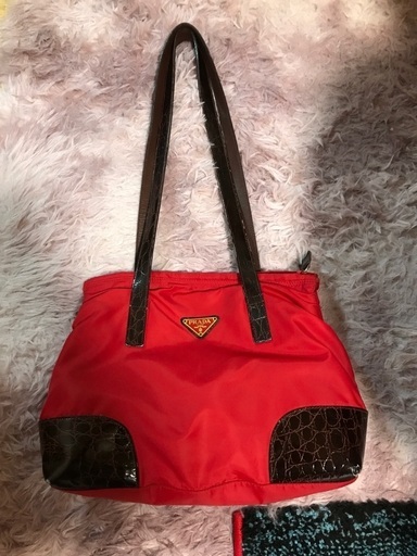 PRADAトートバック　赤