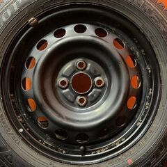 【DUNLOP WM03 175/65R15】スタッドレス【スチールホイール 15インチ 5J4HPCD100】ハブ径54mm 21年製 バリ溝 アクア等　(VTF971)