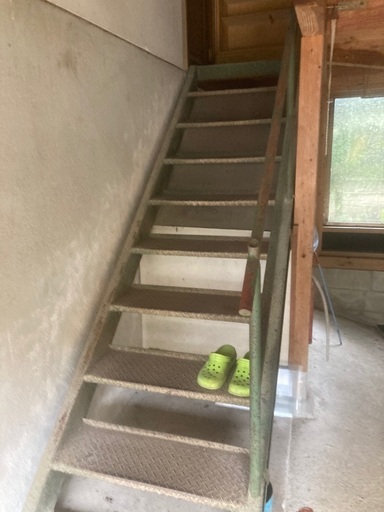 鉄骨製の階段