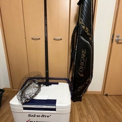 釣具セット　
クーラーボックス、ロッドケース、玉の柄、タモ網セット
