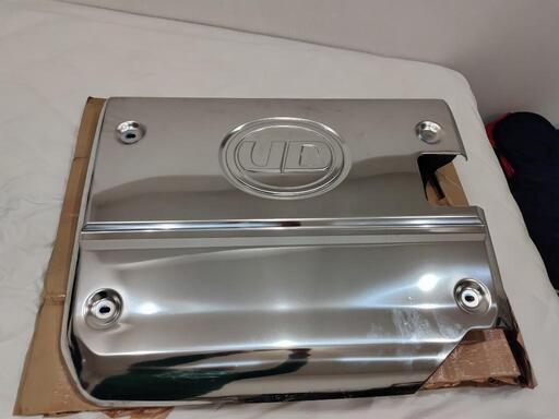 新型UDクオン、メッキマフラーカバー