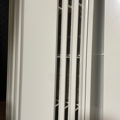 ウィンドウエアコン2台リモコンつき、(うち1台はほぼ未使用)