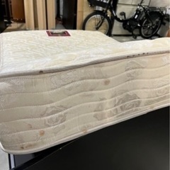 ☆人気のシモンズ☆ 激安セミダブルベッド フレーム＆マットレス