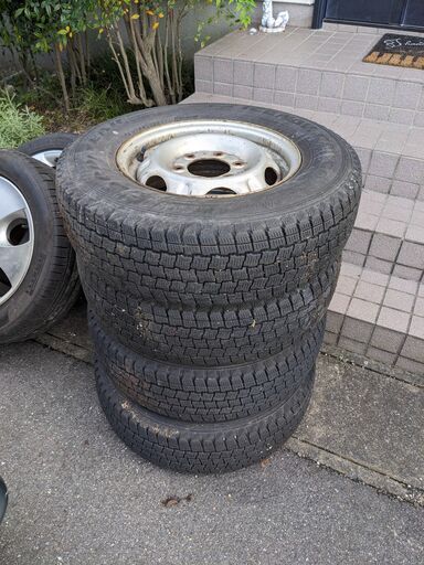195/80R15 LT.ハイエース、キャラバンサイズ　バリ山スタッドレス 195/80R15 107/105L LT スタッドレス SV01 バリ山 4本セット