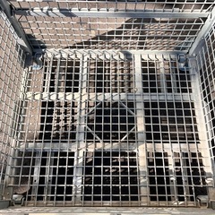 【受け渡し決定】中古メッシュパレット 吊りパレット 網カゴ 鉄カゴ 物置 廃棄物入れ等に