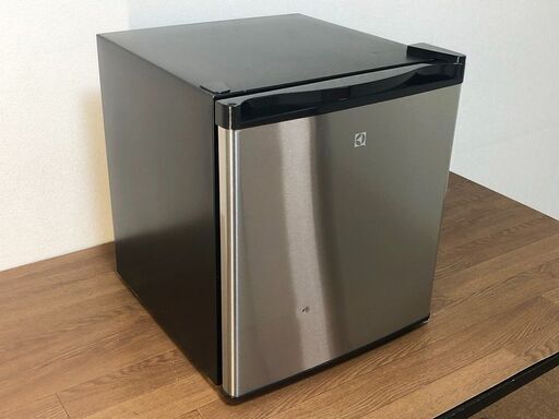 １ドア冷蔵庫エレクトロラックス　ERB0500SA-RJP 45L右開き扉　省エネ・静音設計23dB　パーソナルスタイルElectrolux　清掃/動作確認済み