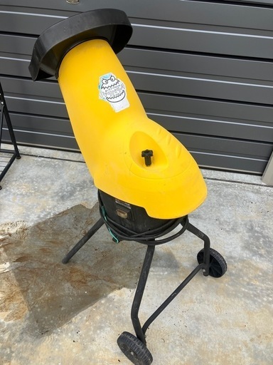 枝など粉砕　RYOBI　ガーデンシュレッダー　ガーデニングや畑に