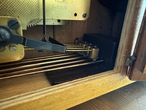 ゼンマイ式置き時計 ドイツ「JUNGHANS」社ゼンマイ式置時計