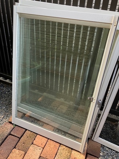 LIXIL 窓ガラスと網戸