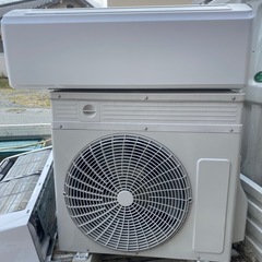 ハイセンス　ルームエアコン　AT-HG2213-W 2022年製　送料無料 ハイセンス ルームエアコン AT-HG2213-W 2022年製