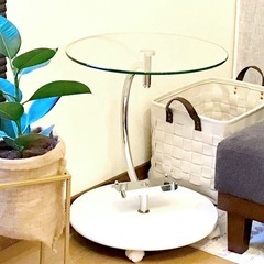 エステサロンのベッドや家具、照明全て 格安でお譲りします！