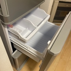 SHARP 両開き扉　3段冷蔵庫
 