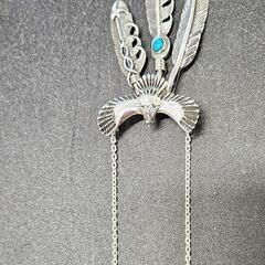 シルバー製 羽根と鳥のモチーフ ネックレス ターコイズ石付き