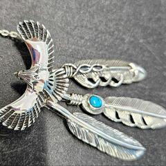 シルバー製 羽根と鳥のモチーフ ネックレス ターコイズ石付き