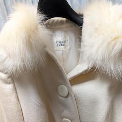 これからの寒い冬にピッタリ!!ファー付き白のコート