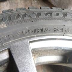 ダンロップスタッドレスタイヤ4本175/65R15