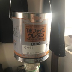 新品塗料水性セラミシリコン、新品塗料ファインウレタン3kg、マスカー550.300の30巻づつ。